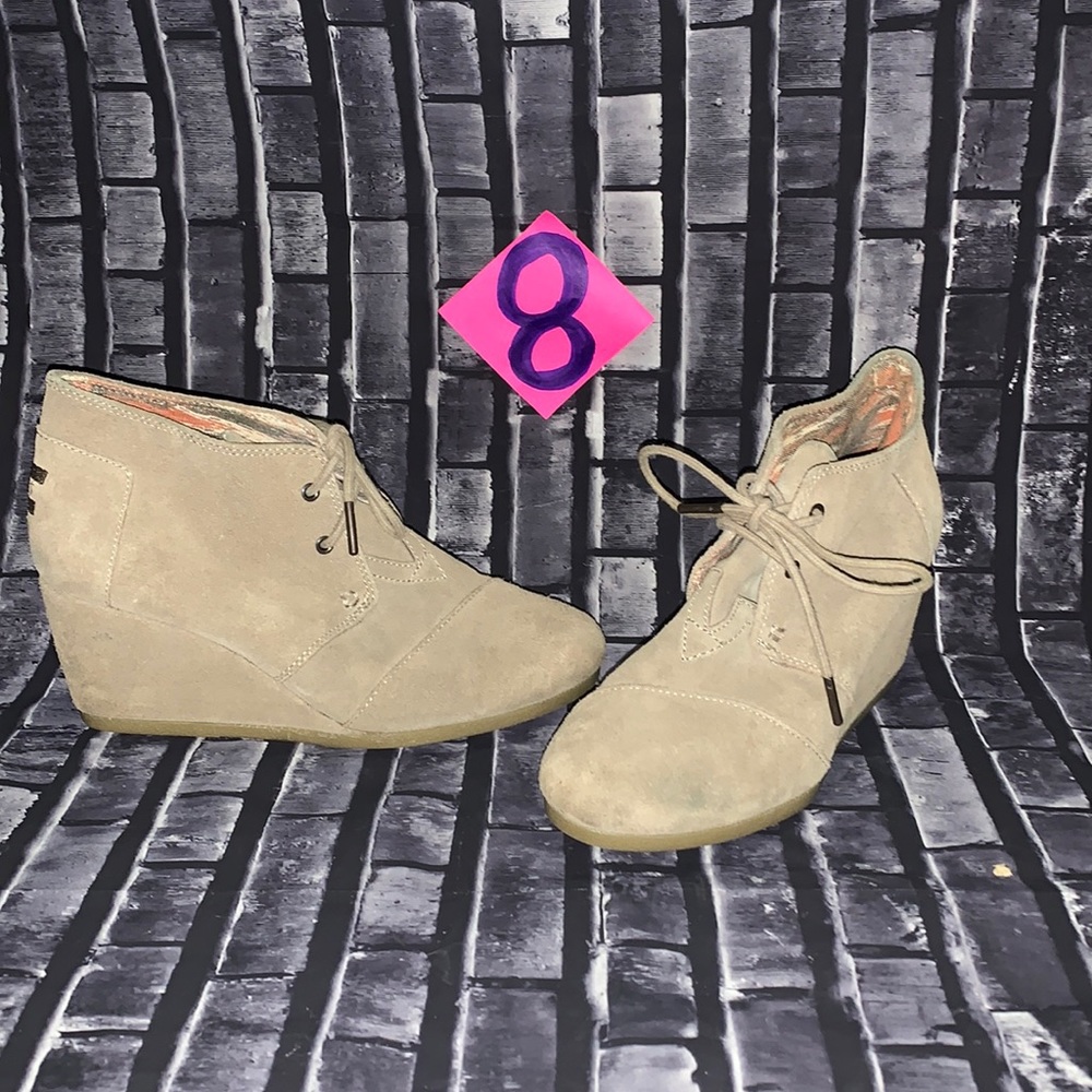 Toms | Sz 8 suede taupe lace up wedge ankle booties